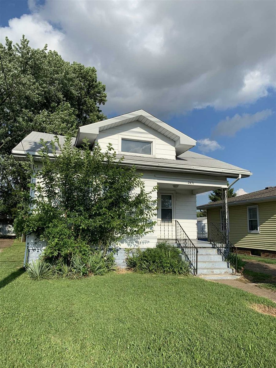 CButlerTeam's tweet image. Congratulations to DeAnna Hurm on her NEW LISTING!   2 BR, 1 BA.  2431 N. Heidelbach Ave., Evansville, IN  47711.  Contact DeAnna at 812-319-4731 for more information. #NEWLISTING #CharlieButlerTeam #Evansville #RealEstate