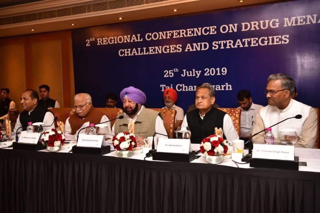 ashokgehlot51's tweet photo. राजस्थान सरकार जल्द ही राजस्थान कंट्रोल ऑफ टेररिज्म एंड ऑर्गनाइज्ड क्राइम बिल लाने जा रही है। इस सख्त कानून से ड्रग्स एवं मादक पदा��्थों की तस्करी सहित अन्य गंभीर अपराधों के विरूद्ध प्रभावी कार्रवाई संभव हो सकेगी।
#UnitedAgainstDrugs https://t.co/VgcCX2ryK9