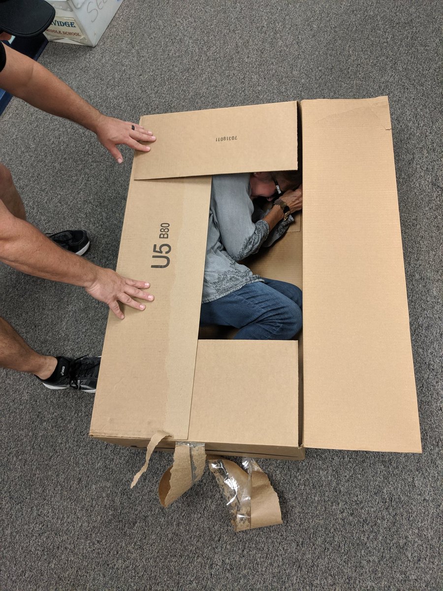 BorzilloMatt's tweet photo. Just finishing up a package for interoffice mail... #SelvidgeShenanigans https://t.co/vswJw469z6