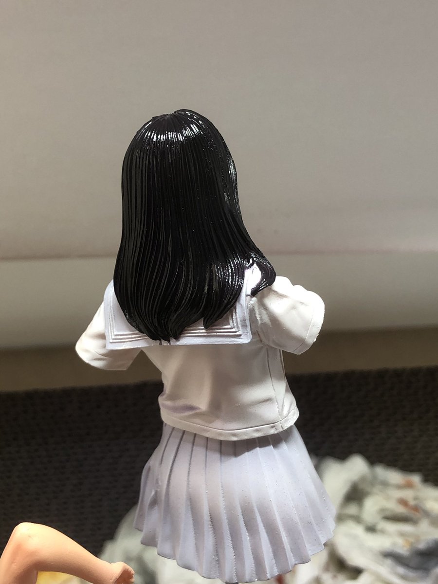 Figufigu En Twitter 艶のある黒髪にするにはどうすれば良いのか 試行錯誤する時間は無かったので紫から黒をクリヤーで割ったものをガンガン吹いて行きました トップコートを均一に吹くのではなくてムラがあるように吹いたらよかったかも 頭頂部と肩にかかる髪の