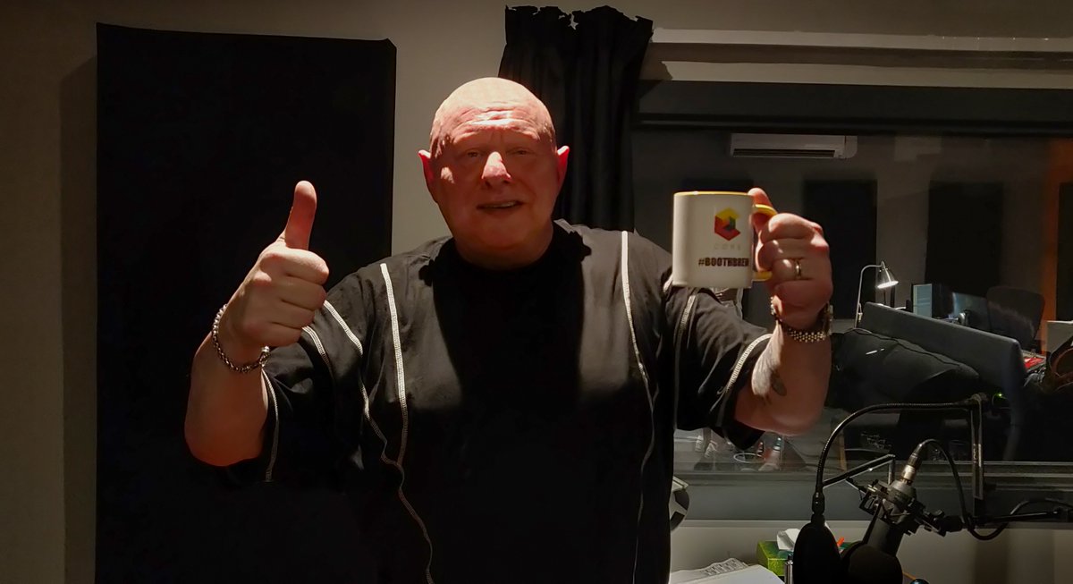 Even the 🎼 '24 Hour Party People' 🎵 need to #chill in this #HeatWaveUK 😎 <a href="/officialswr/">Shaun Ryder</a> <a href="/ThisIsKalua/">Kalua</a> 

Cool AF cappuccino #boothbrew ☕ 

#hottestdayonrecord #melting #vo #HappyMondays #voicetalent #postproduction
#brewskimoment #voiceover
