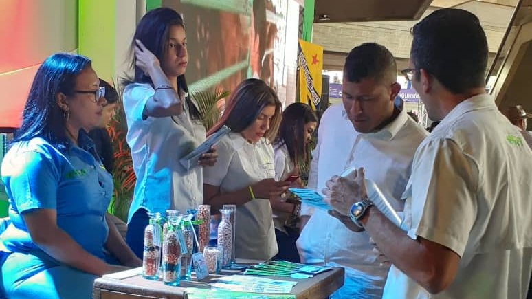 agropatriav's tweet photo. #25Jul || Agropatria presente en el @ForodeSaoPaulo 

Junto a los diversos entes del @MinAgriculturaV esteramos mostrando las potencialidades del Motor Agroalimentario ⚙️🌱

Los esperamos en en el Teatro Teresa Carreño #Caracas
#VenezuelaVictoriosa https://t.co/cF7UOlTLcd