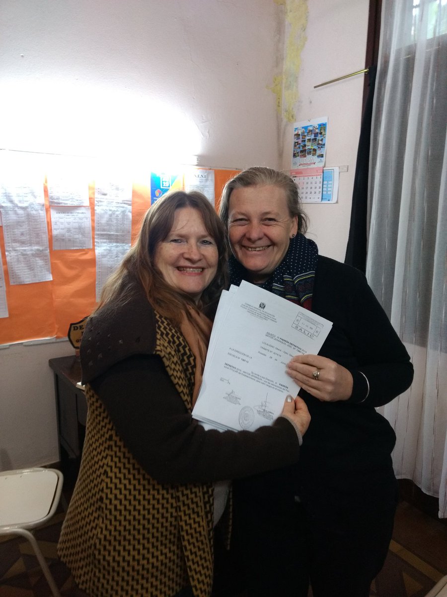 Visitando Secretaria Escolar y Supervision de Obera, entregando Padrones Mayor Jerarquía Provisorios y Definitivos de escuelas del departamento.