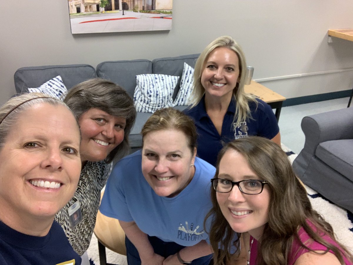 Goodwin_KHS's tweet photo. #KHSAmazingRace2019 #KellerALLIN @KHSIndianNation New faculty lounge! https://t.co/AEc8jCyvsL