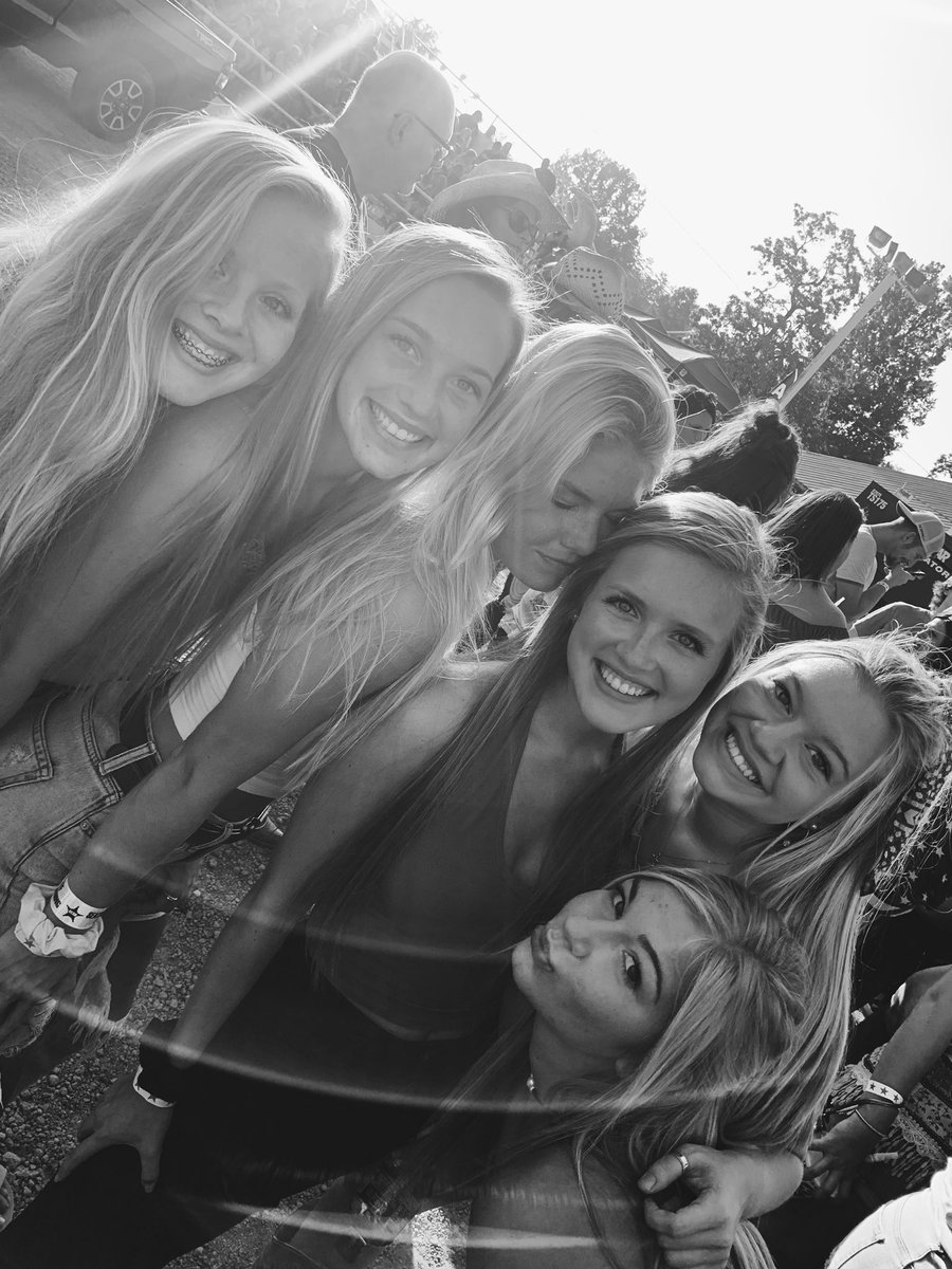 maddwarddd's tweet photo. we love some good country music🤩🤪@MorganWallen https://t.co/O0USnuvf5C