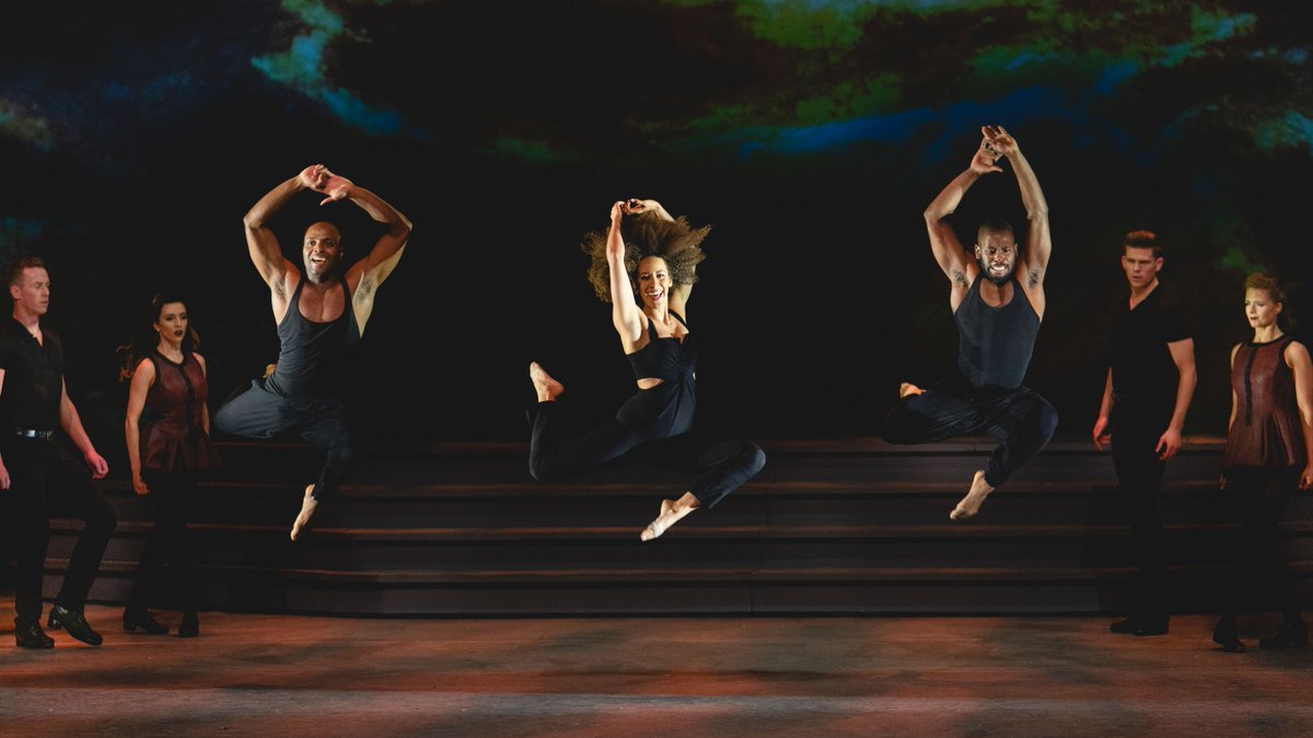 SuperBreak's tweet image. Heartbeat of Home is the new tantalising, dance extravaganza with a world-class cast and electrifying 10 piece band. #TheatreThursday

Book your Heartbeat of Home break including hotel stay from £79pp: bit.ly/2GhZ45Z