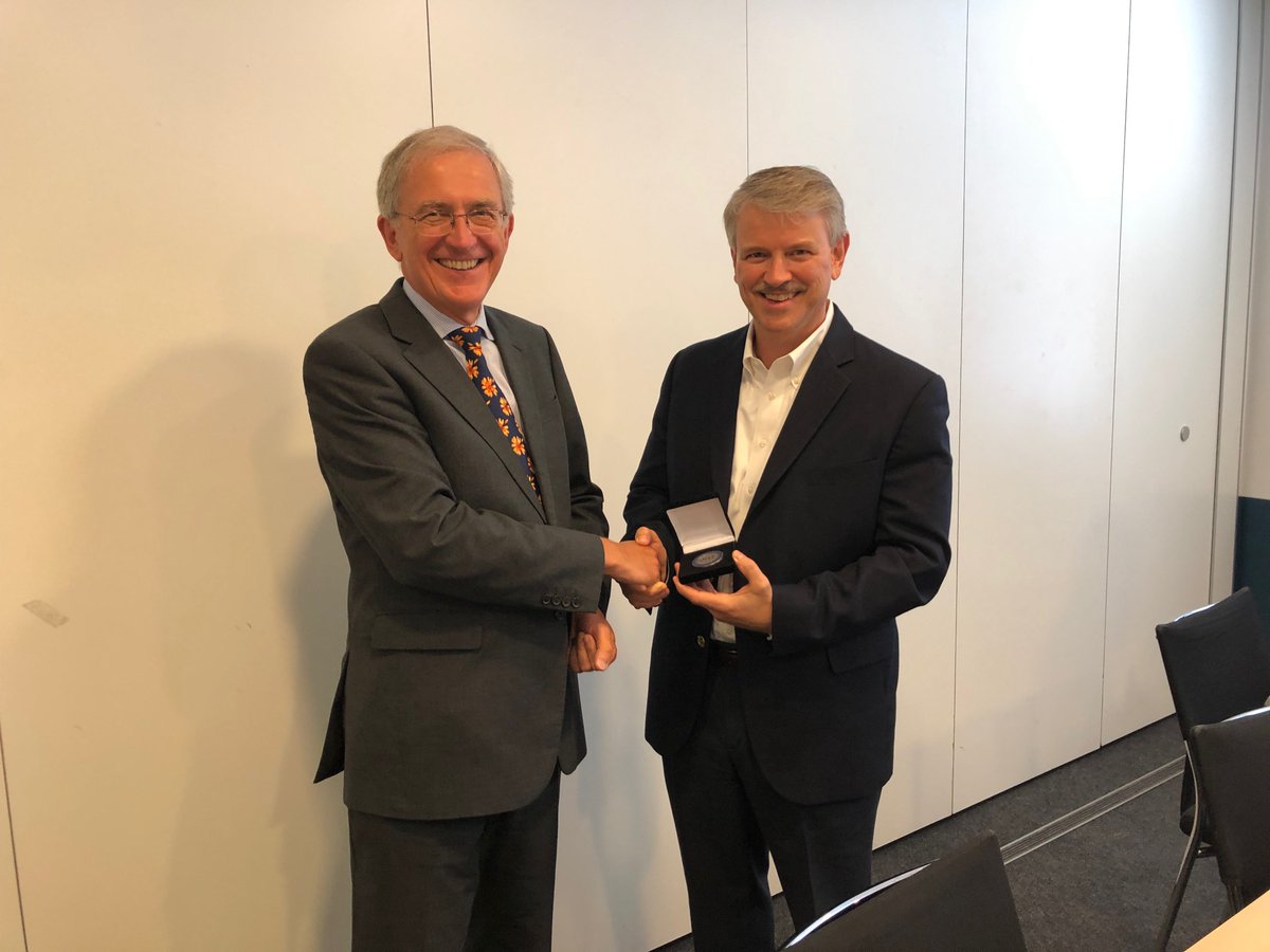 ArmyERDC's tweet image. ERDC Leadership visited @Dstlmod to review ongoing cooperative research and discuss future opportunities for partnership. As a memento of the occasion, Dr. Pittman and Dr. Hughes, Dstl Technical Director, exchanged mementos of the occasion. #Dstl #BritishArmyUSA #ERDC