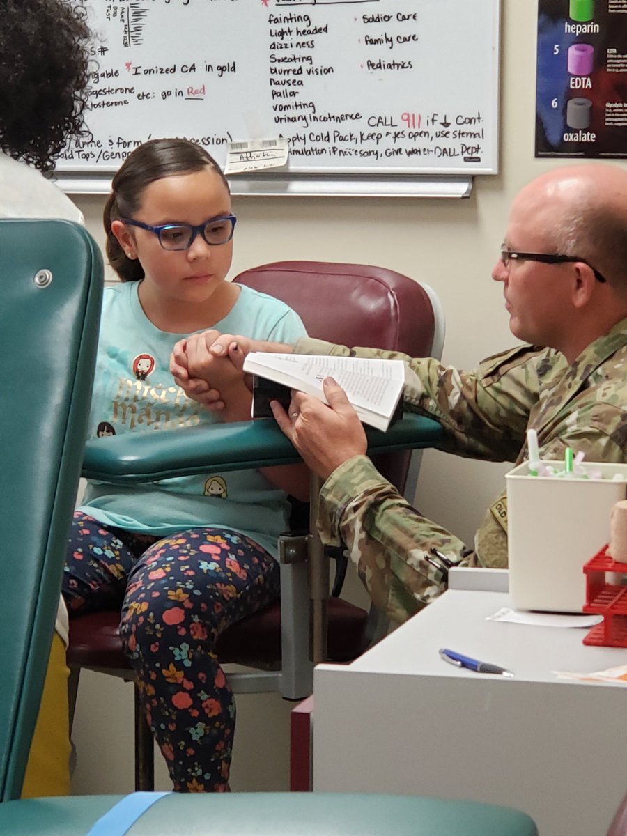 ladefaba4's tweet photo. Daddy strong support by reading to her taking away fear during her blood test. ๐ฅฐ
#DestinationSISDReads #TeamSISD #LVEBearsRead @cdelrio_LVES @LVerde_ES https://t.co/JHZXsQi1Pm