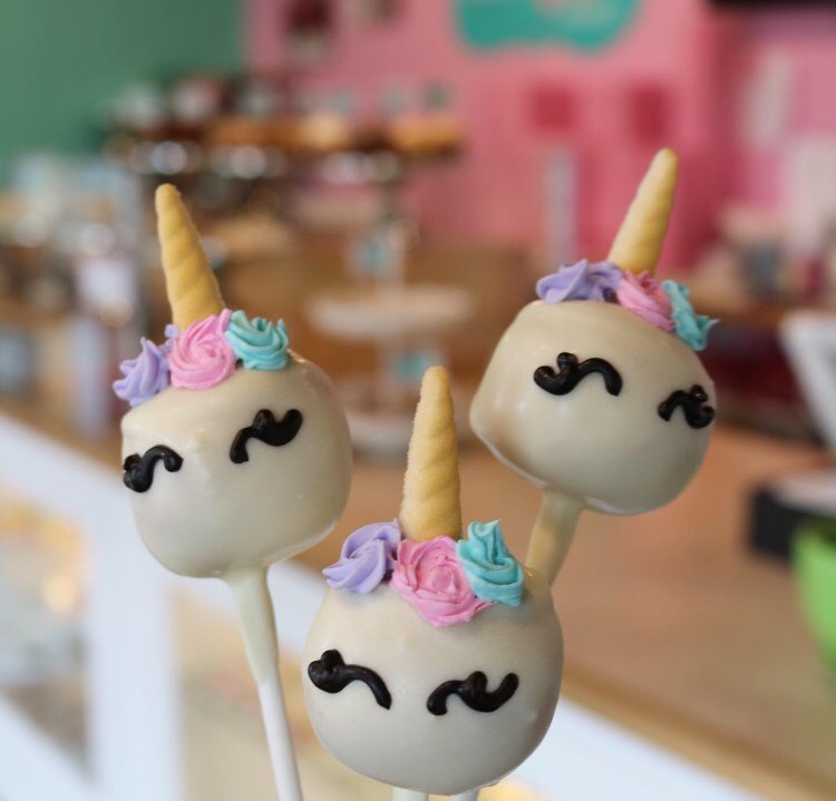 3sweetgirlscake's tweet photo. 🦄 cake pops. #3sweetgirlscakery #unicorncakepops #unicorn #cakepops #cincinnaticakepops https://t.co/qixOGOS49w