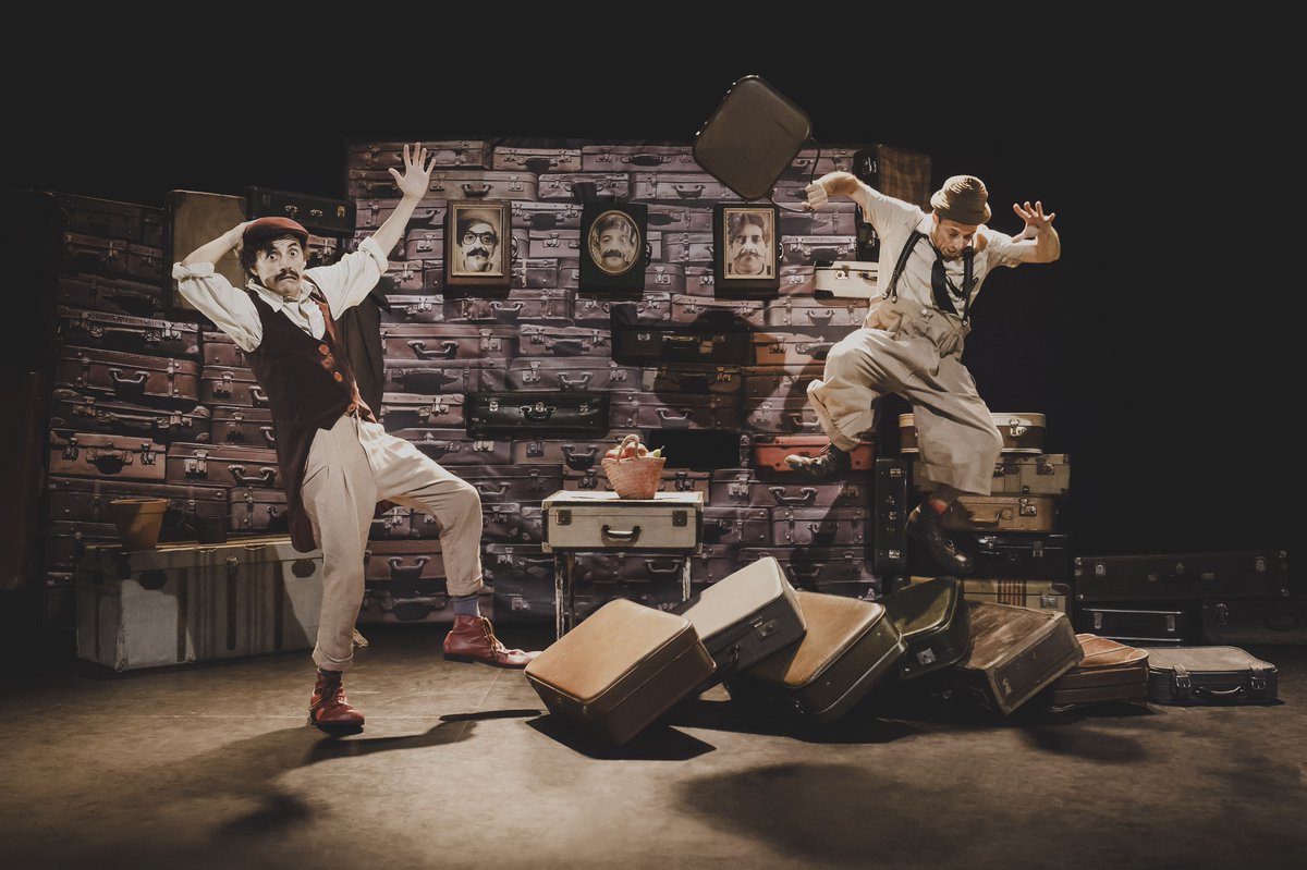 ¡HOY! Un viaje por la empatía y el respeto desde la poesía y el humor del clown. Porque todos necesitamos encontrar nuestro propio lugar en el mundo. Y los lugares, al fin y al cabo, no son más que un conjunto de historias humanas. #Refugi 25 al 27 de julio @centromori P. Arauco