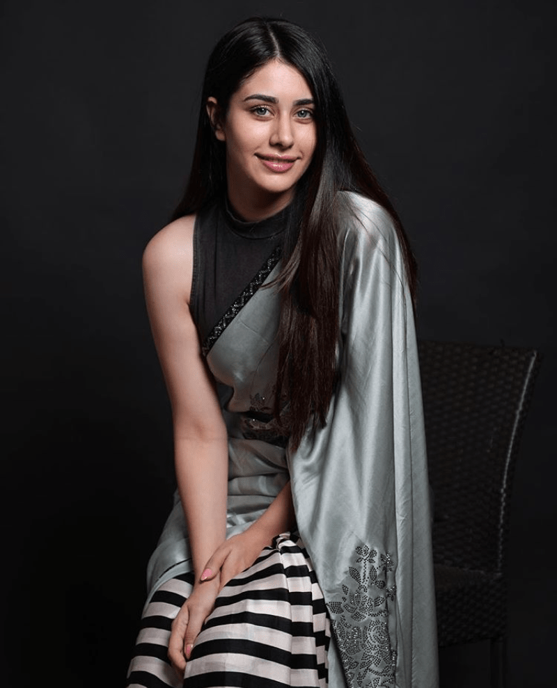 ViralTrendz3's tweet photo. Warina Hussain - Afghan Lady in Bollywood 😍😍
.
.
.
.
#WarinaHussain #Bollywood #BollywoodActress #BollywoodCelebs #BollywoodHungama #BollywoodStars  #movies #film https://t.co/ZITm4RF2aa