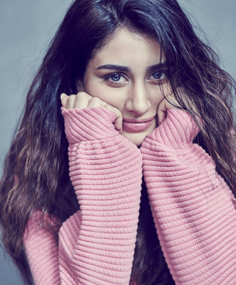 ViralTrendz3's tweet photo. Warina Hussain - Afghan Lady in Bollywood 😍😍
.
.
.
.
#WarinaHussain #Bollywood #BollywoodActress #BollywoodCelebs #BollywoodHungama #BollywoodStars  #movies #film https://t.co/ZITm4RF2aa