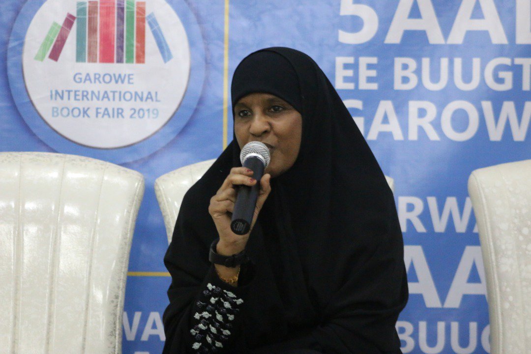 GaroweBookFair's tweet photo. Qora Hinda Aba Nuur Maxamed oo ah qoraaga dhiganaha 25 Fikradood Oo Ubadka Qur'aanka Lagu Jeclaysiin Karo. Waxay falanqaynaysaa dhiganaheeda. #GIBF2019 https://t.co/f0qXCaP9s8