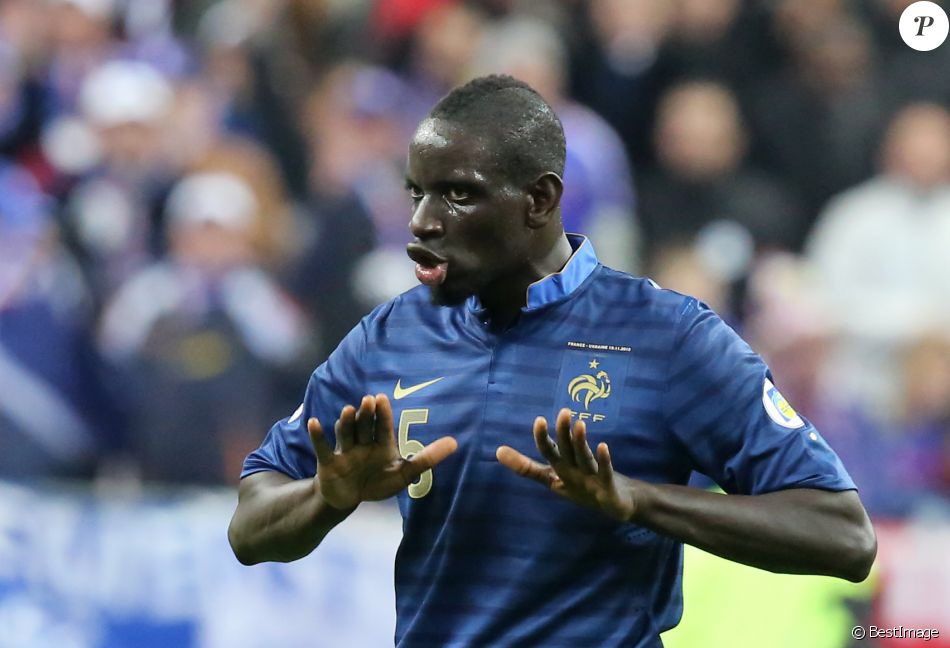 Sportlmpact's tweet photo. Le Saviez-vous ? 💡

L’ancien parisien @mamadousakho et sa femme ont lancé leurs propre association : AMSAK qui a pour but de venir en aide aux enfants en difficulté dans le monde entier. 
Distributions de dons, nourriture, fournitures scolaires et matériels médicaux. #Respect 👏🏽 https://t.co/lhbdmGpQ54