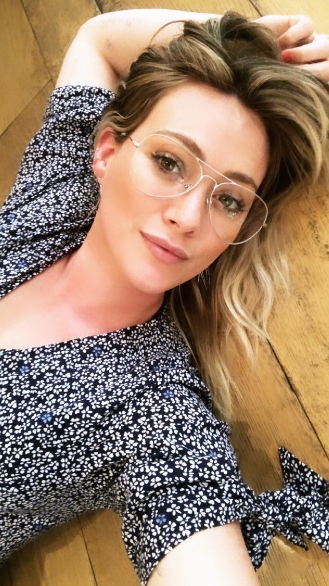 Sometimes you just need a moment to yourself… @glassesusa #MusexHilaryDuff 👓 – JOAN

#GlassesUSAPartner

bit.ly/MusexHilaryDuf…