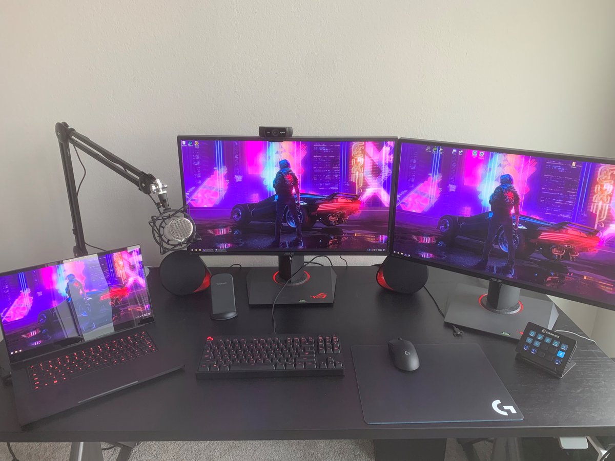 McDanRandom's tweet photo. Guess who just joined the happy family? @Razer Blade 15 2080 - i7-9750H 4K Touch + RTX 2080 ;) #GoTime #Gamage https://t.co/uRs3WHDsC0