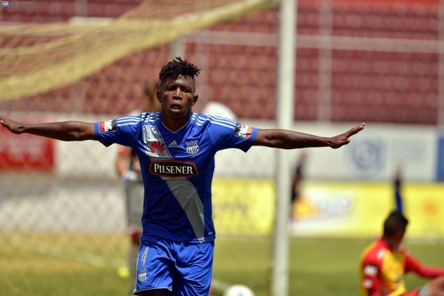 futbolecuador's tweet photo. ¡Ficharon a un eléctrico a último momento! (ENTREVISTA) #Delfín rescindió con #LuisVila, que va a #GuayaquilCityFC, y contrató a #FernandoPinillo, ex #Emelec, antes de que se cerrara el libro de pases https://t.co/dcjIAY9jTk https://t.co/Fp2brn090q