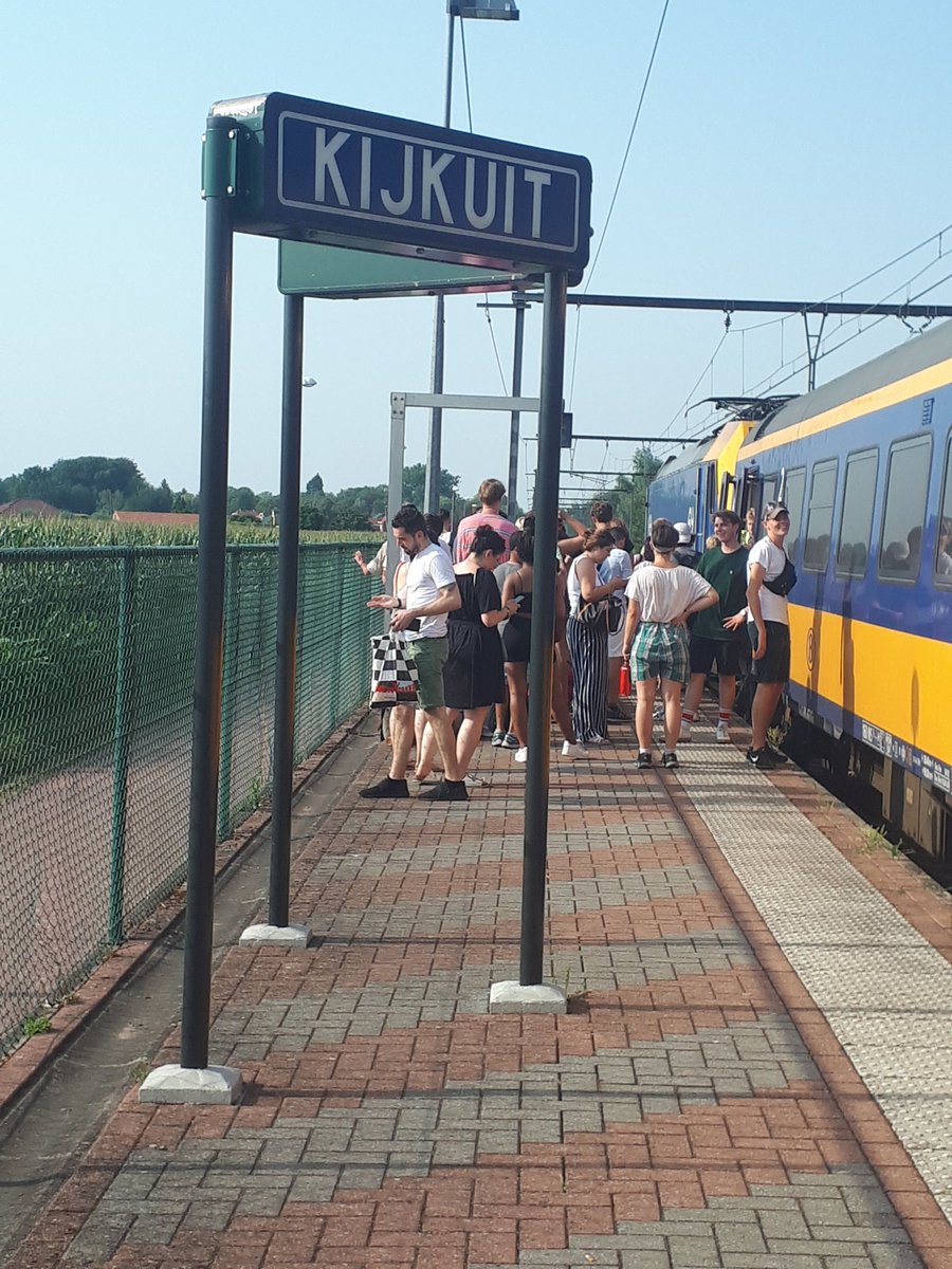 CreaAmsterdam's tweet photo. En dan sta je stil in een #weiland in #Belgie zonder zicht op vertrek, maar met een curieus #bord #treinleven #ns @ns_offline @NS_Int https://t.co/cateJpcOiD