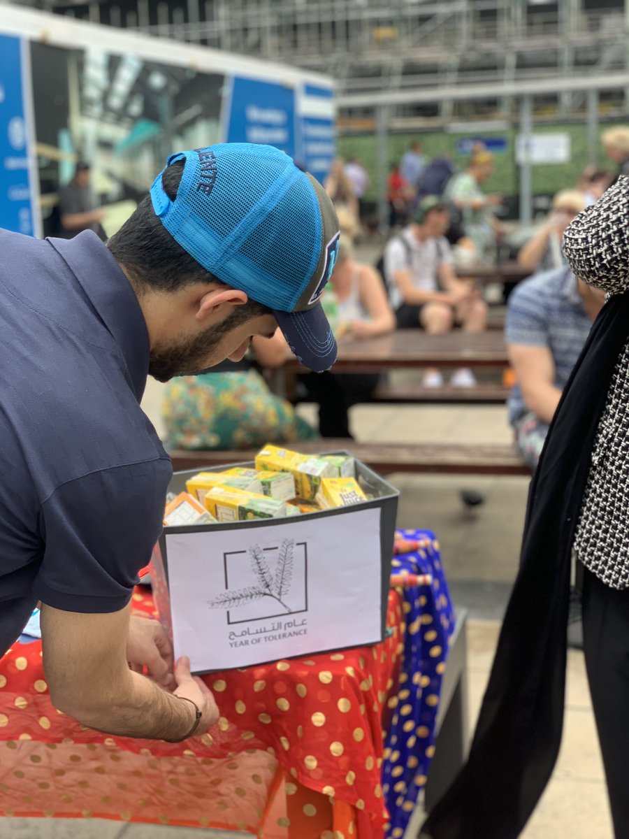 sultanalzz's tweet photo. A glimpse of the act, by Emirati students in the UK, to keep Londoners &amp; those in need hydrated during the hottest day in London https://t.co/QEtMlqjHYi