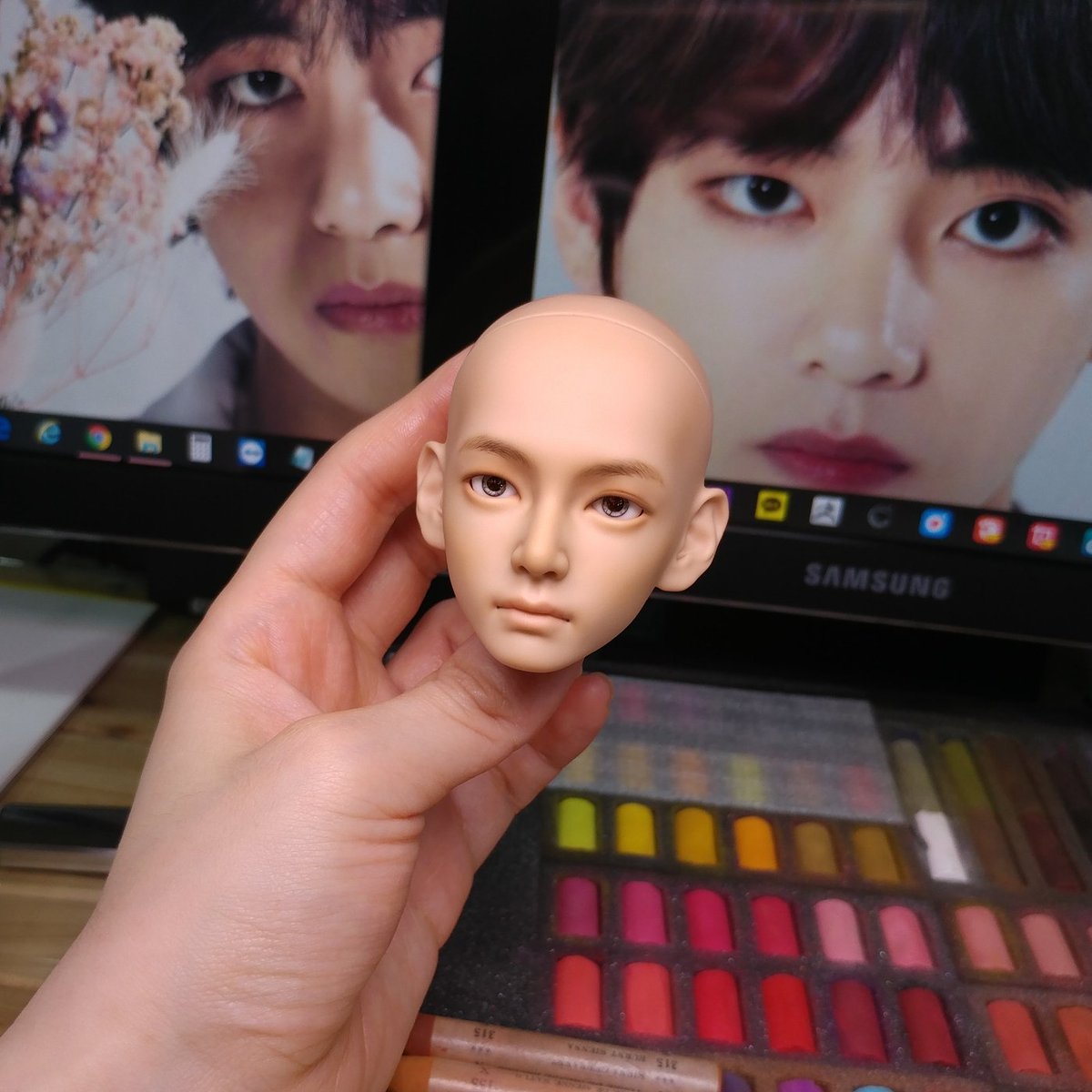 I think I'll be finished by tomorrow.😁
탄스킨에 맞는 파스텔 색상을 찾기가 힘들었어요ㅜ^ㅜ
.
.
#bts #BTSV #btsfanart #BTSDolls #btsdoll #방탄소년단 #방탄소년단뷔 #방탄인형 #bjdmakeup