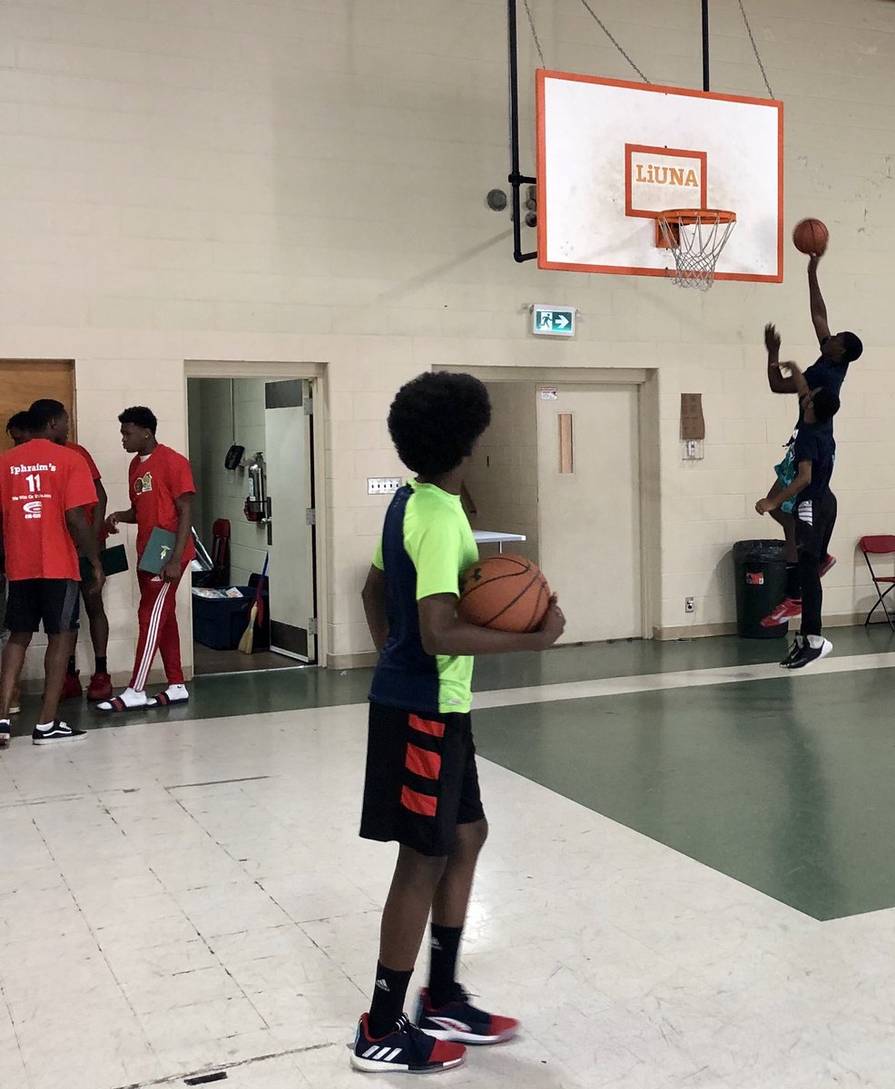 LevittMichael's tweet photo. Amazing work being done by the Canada Summer Jobs students at @EphraimsPlace. Engaging local youth through sport and fitness, developing life skills and giving back to the neighbourhood. Thank you Pastor Bill for being such a huge presence in our community. #CSJ #YorkCentre https://t.co/Rfp978Ui7O