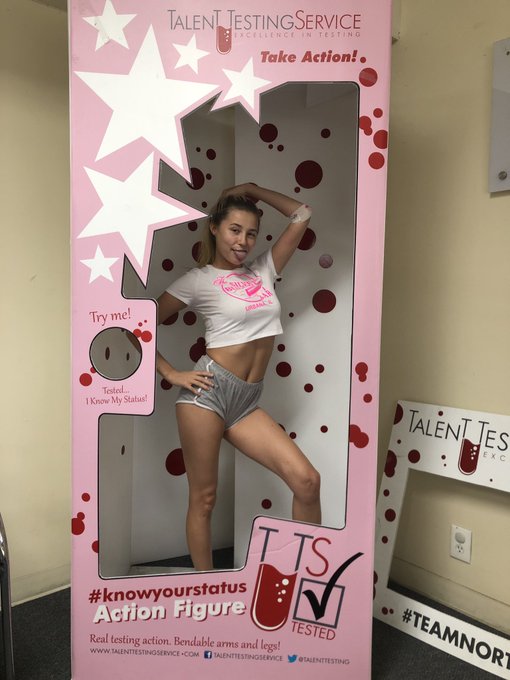 I&rsquo;m in LA for only a limited time, I&rsquo;m all clean and tested and ready to make beautiful porn for you<a href="/tag/newprofilepic"class="tags"><span>#newprofilepic</span></a>