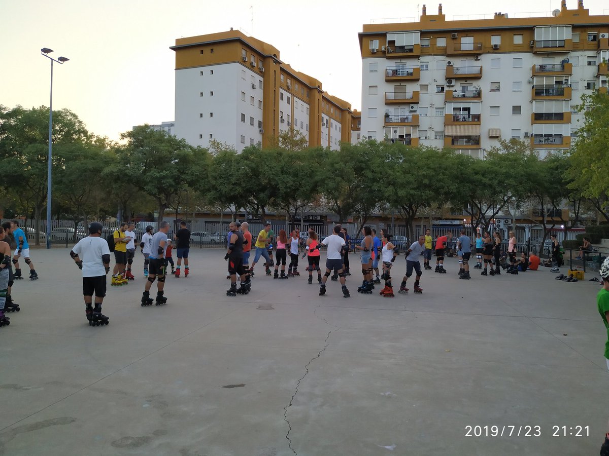 SevillaPatina's tweet photo. Rotundo éxito del curso intensivo de patinaje con aforo completo. Volveremos en septiembre con nuevas clases de patines para niños y adultos. #patinaje #claseparines #cursopatinaje #iniciacionpatinaje #clasesfamiliares #aprenderapatinar #patinessevilla https://t.co/BsqdcEnuqE