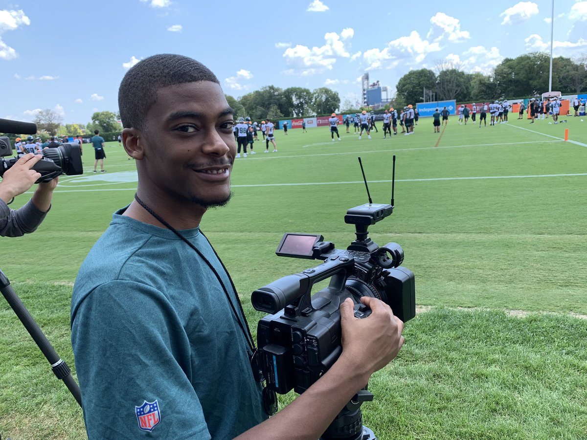 So excited for day one of @Eagles training camp- even more excited to see one of my all time fave @WidenerUniv students WORKING for the team and CRUSHING IT!!! Proud of you @APtheProducer ! @WidenerPres @choosewidener #dreamjob #classroomtorealworld @Hilary_Bentman