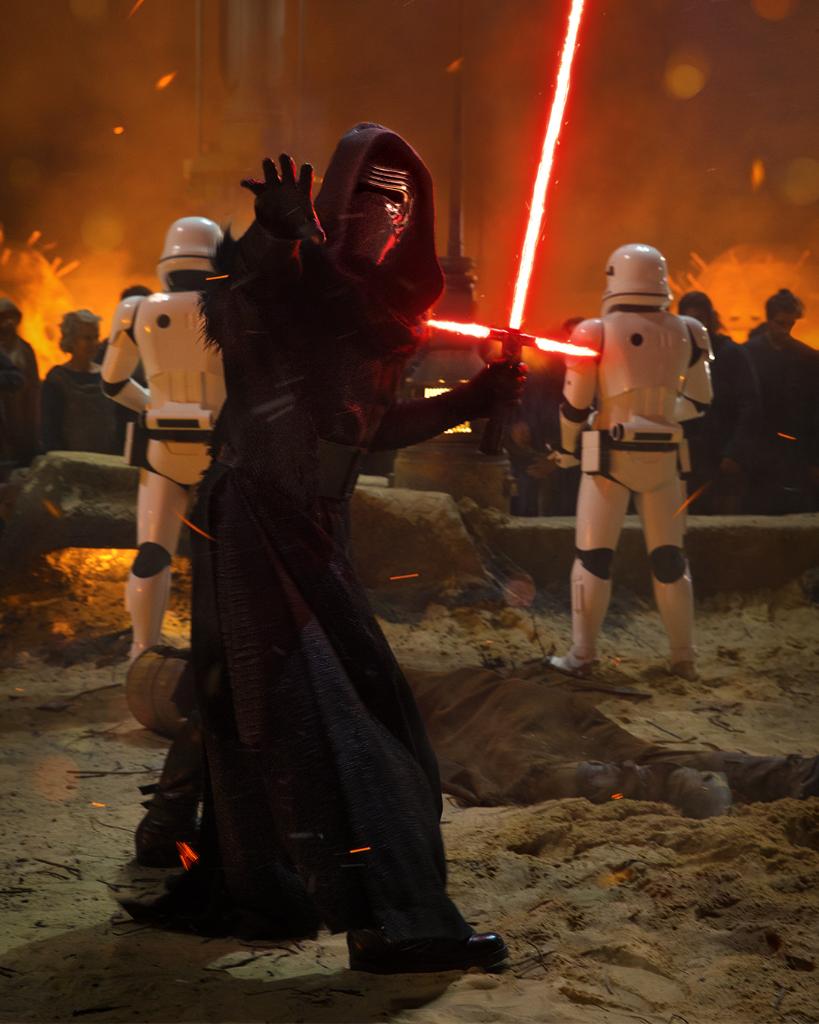 'I'll show you the dark side.'

#TBT to Kylo Ren’s first appearance in #TheForceAwakens.