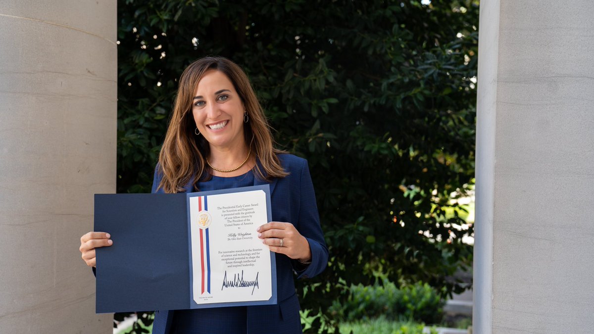 CSUAgSci's tweet photo. Kelly Wrighton received her Presidential Early Career Award for Scientists and Engineers this morning in Washington, D.C. 🏆

The award is the highest honor bestowed by the U.S. Government on professionals in the early stages of their independent research careers. #ProudToBe https://t.co/yq7ASjkglO