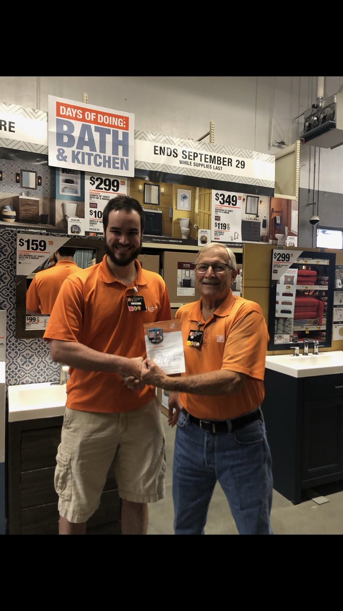 MetD132's tweet photo. HUGE shoutout to Doug at 358 for saving Ray this morning. He took his morning medications and happen to start choking. Doug came in and helped him stop choking and start breathing again! Doug truly lives our core values. Taking care of our people! @deborah_rambo @ChrisBergHD https://t.co/Mezm501awj
