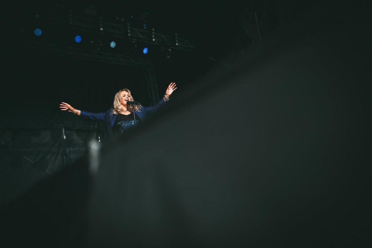 DBTL_Festivaali's tweet photo. DBTL 2019- lavalla ainutlaatuinen Bonnie Tyler! Yksi  tunnistettavimmista äänistä koskaan 🥰

#dbtl #dbtl2019

📸: Valtteri Hentilä / DBTL 2019 https://t.co/rwmeJxJ7bZ