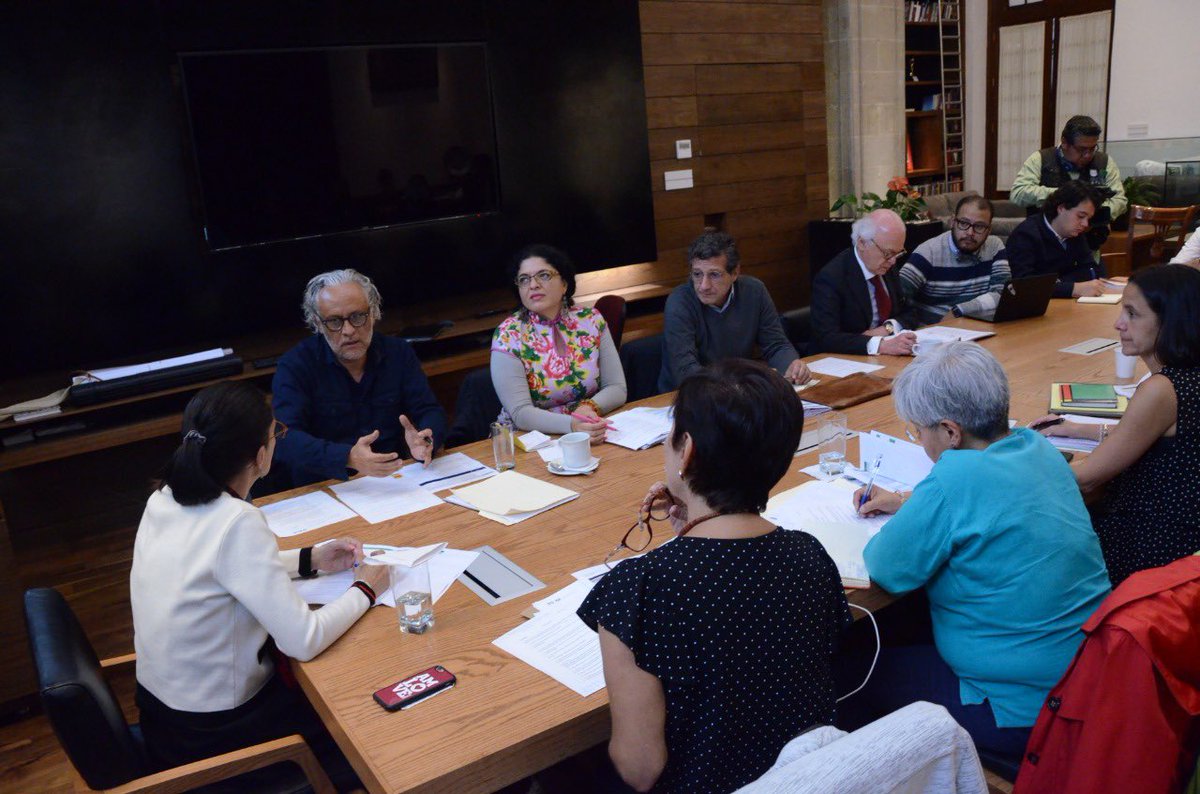 Claudiashein's tweet photo. Vamos muy avanzados en el proyecto del bosque de Chapultepec y la integración de la cuarta sección. Hoy nos reunimos con Gabriel Orozco y la titular de @cultura_mx, @alefrausto. https://t.co/EyoutGzU6Z