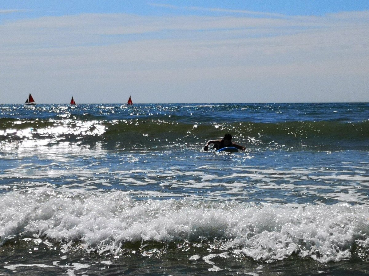 racheldrift's tweet photo. Playtime between PT’s and teaching HIIT classes. #livelifetothefull #surf #surfing #anglesey #rhosneigr #stoked https://t.co/3nW4WjqNHr