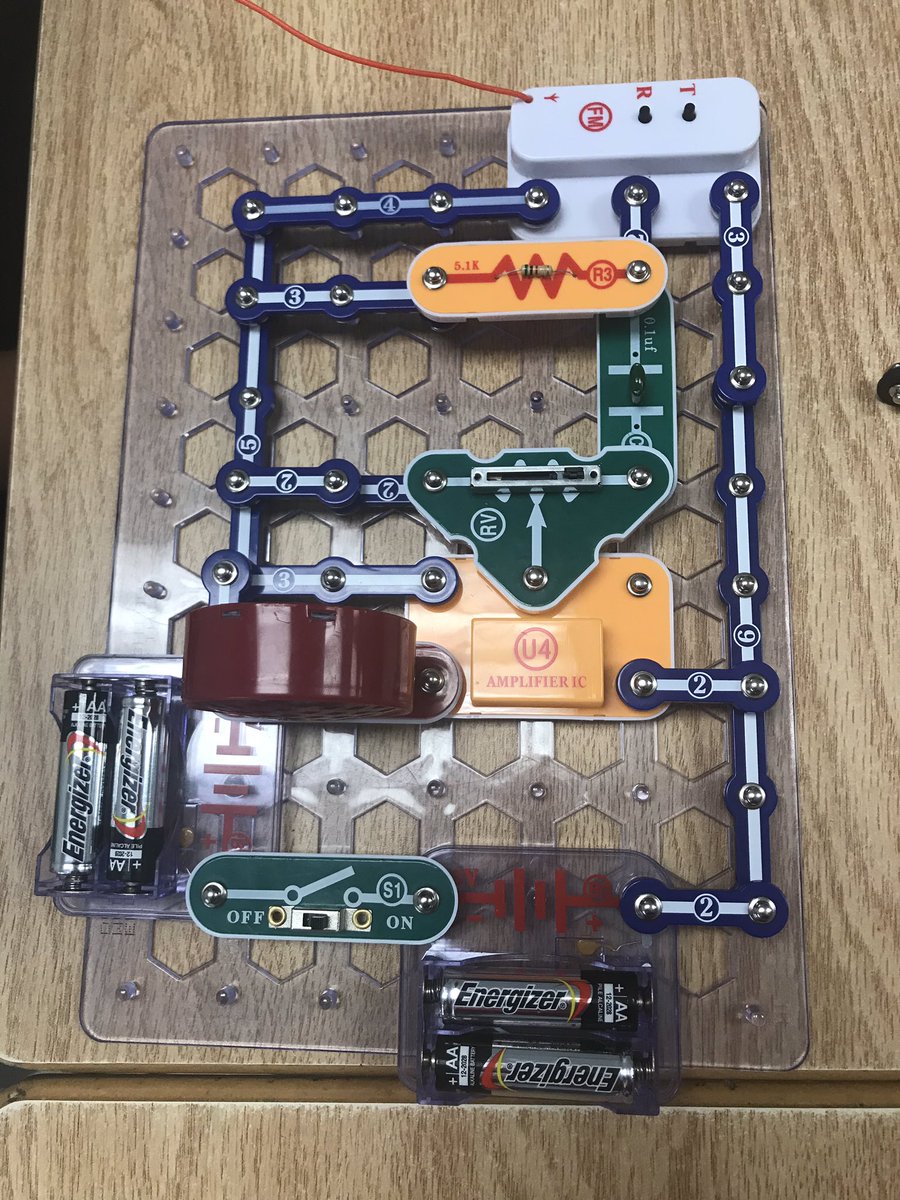 Our robotics campers have been learning about circuits this week. These campers used snap circuits to create a working radio! How cool is that??!! #yrdsb #yrdsbsi2019 @yrdsb