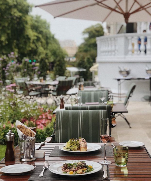 MO_LONDON's tweet photo. Alfresco summer dining with a view of one of London’s finest Royal Parks @MO_LONDON ❤️ #SpecialMOments #ImAfan #MagicInKnightsbridge #BestPlan #hottestdayoftheyear https://t.co/iSzw767Sek