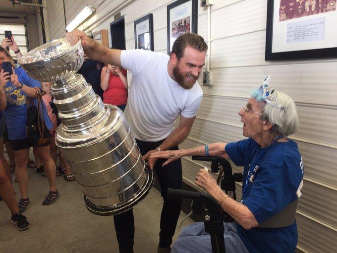 NHL's tweet photo. Ryan O'Reilly sharing the #StanleyCup with his 99-year-old grandma is everything. 💙 (📷 @allisondev, @CBC) https://t.co/1AMNvqoyWY