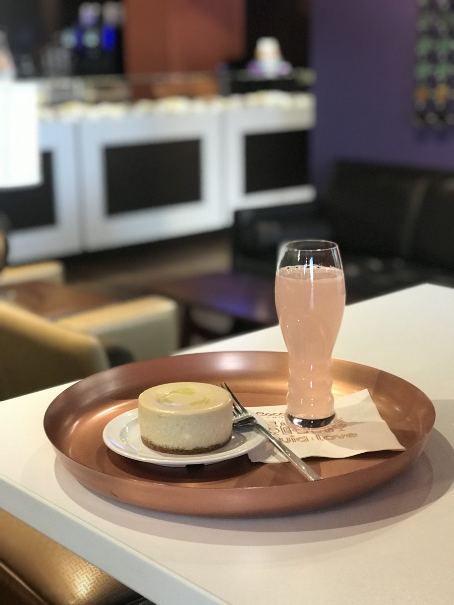 CocoaDolce's tweet photo. Nothing messes up your Friday like realizing it's only Thursday! 😜

#loungewithus #chocolatelover #cocoadolce https://t.co/YQOQDooMXG