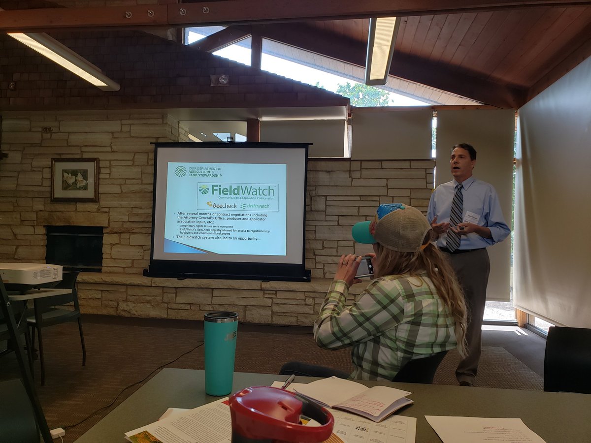DrAshleyStClair's tweet photo. Great talk from Paul Ovram of @FieldWatchInc /DriftWatch about #Iowas adoption of the program. #IPM4Bees https://t.co/65wEYkBhMM