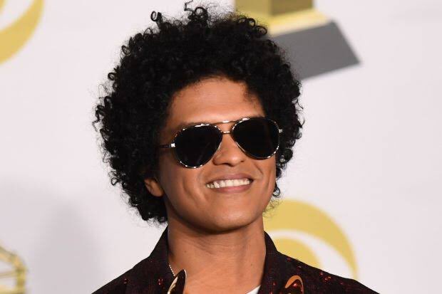 BrunoMarsAccess's tweet photo. Artists with most songs selling over 20m units globally (Including features): 🌎

Bruno Mars - 3 songs
Adele - 3 songs
Katy Perry - 3 songs
Ed Sheeran - 3 songs
Justin Bieber - 3 songs https://t.co/6qH4qZwNql