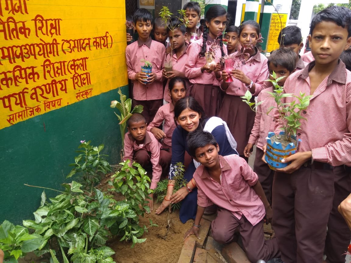 Richachandra16's tweet photo. School awareness activity and plantation for promotion of the theme Go Green and Say No to Plastic organized at P.S.Ram Asrey Purwa Lucknow by Vigyan Foundation with support from Force and LG.#Eco agents of Change.lets pledge to no to plastic
@IamSandeepKhare @AmitSin75676604 https://t.co/DAfkkjtkN1