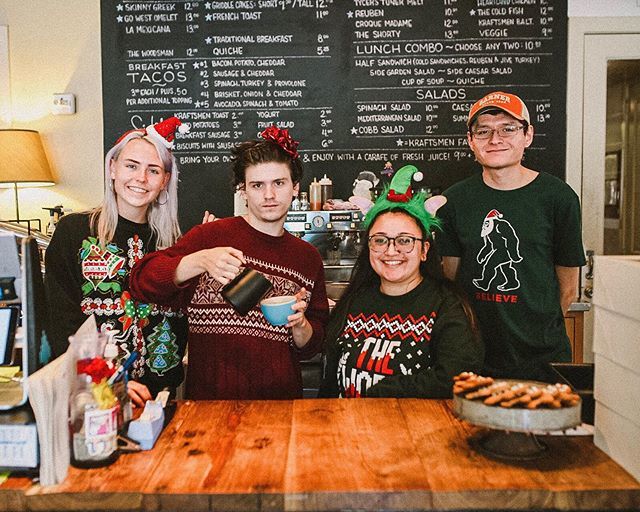 Kraftsmenbaking's tweet photo. Wishing everyone  a Merry Christmas in July from our staff to you! https://t.co/w2smNvBujJ https://t.co/yZ3mbLYQJV