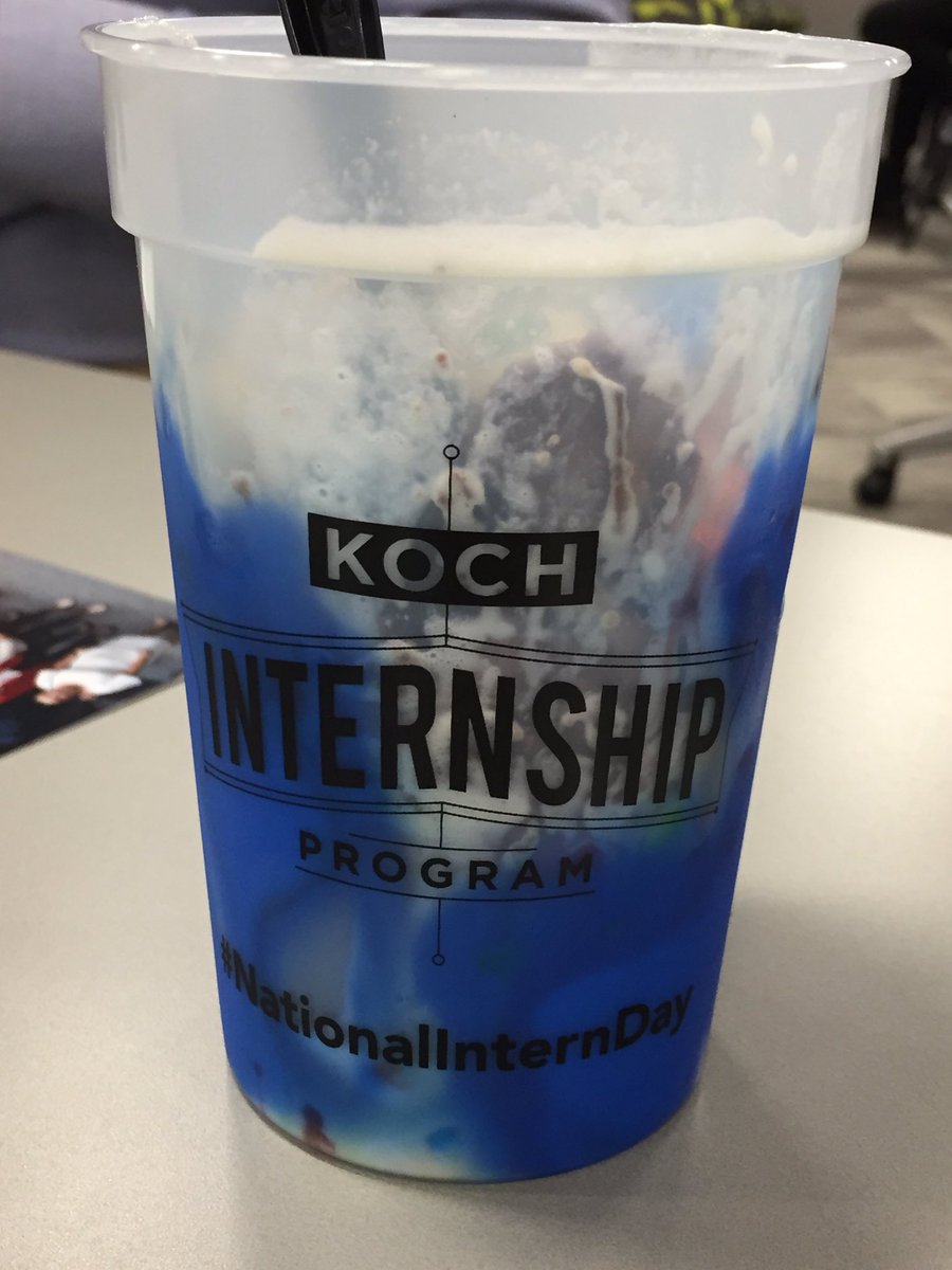 daniharmon8's tweet photo. It’s hard to beat ice cream and cornhole!!  #NationalInternDay #KochInterns #LifeAtKoch @KochCollege https://t.co/BPJA3rdgiN