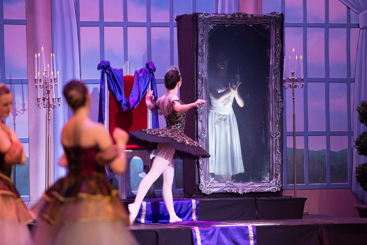 #ThrowbackThursday - Snow White #Ballet 2014 - 
Returns to <a href="/macombcenter/">Macomb Center</a>   
May 1-2, 2020!
Photo: @BTWPhotographie
