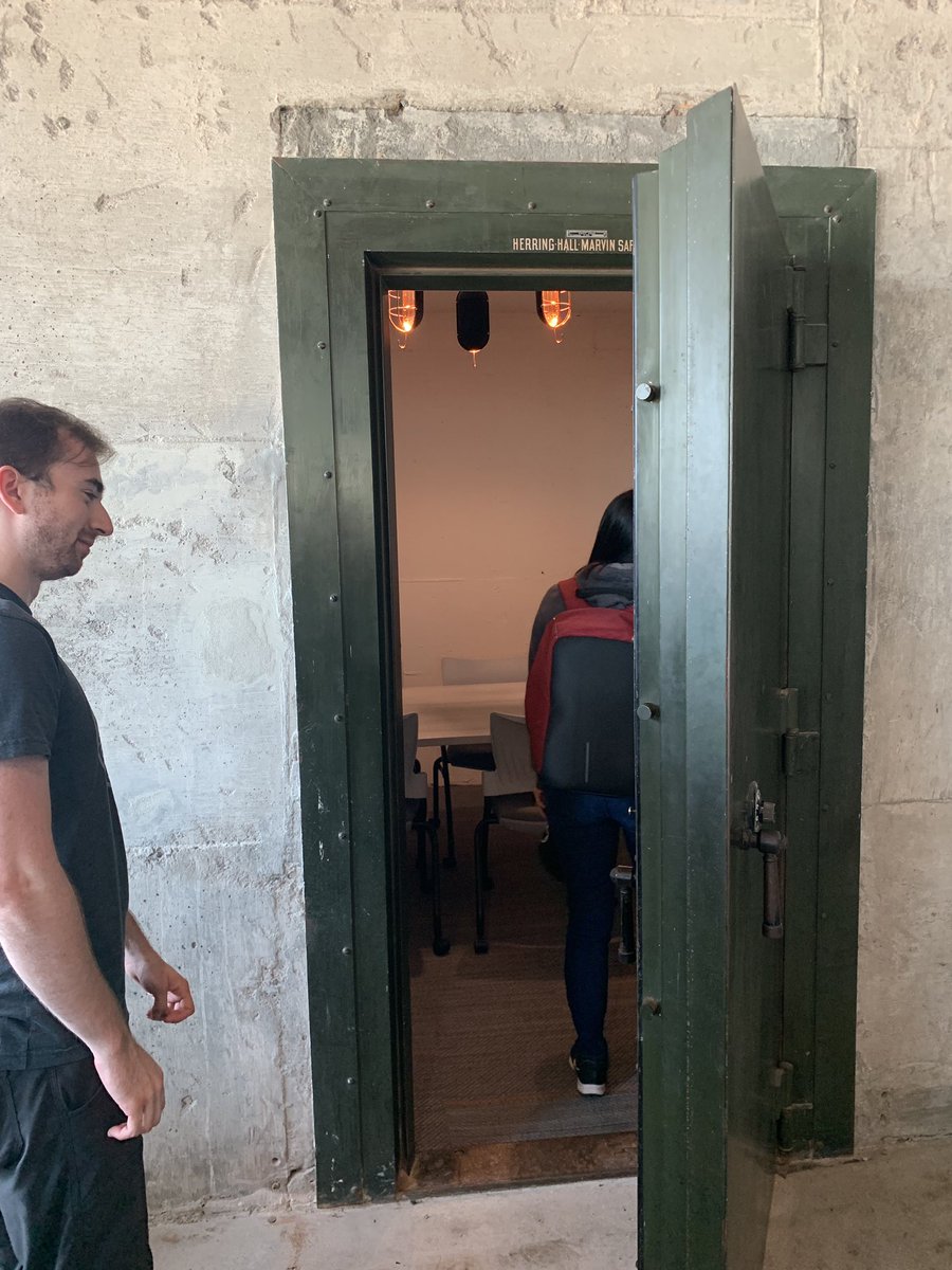 dcap's tweet image. This office at @galvanize looks like a vault!! #startupbus2019 #startupbus @TheStartupBus