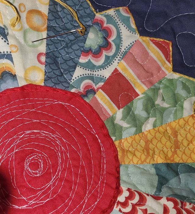 FourRobbins's tweet photo. Adding a little something. 🏵❤ #fourrobbins #createbeauty #quilting #sewing #quiltersofinstagram #quilts #quilt #quiltsofinstagram #finishallthethings #samplerquilt #slowstitching #embroidery https://t.co/bOUGGyhxcz