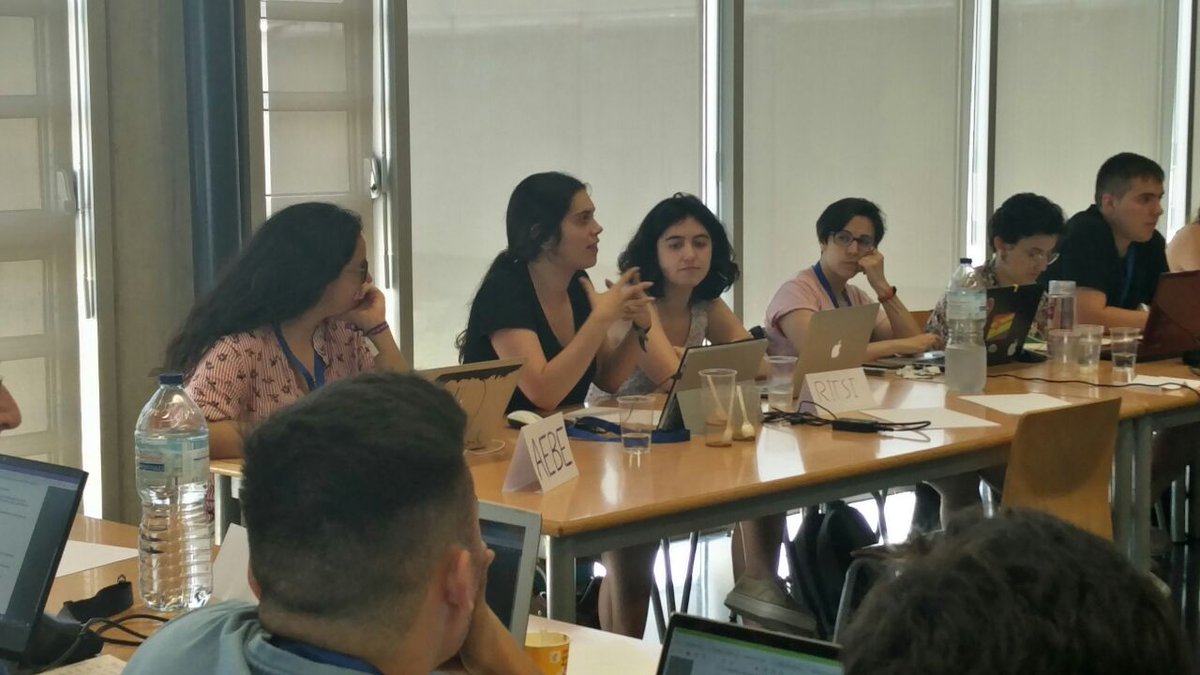 Después de habernos adherido al <a href="/FIRU_Oficial/">FIRU</a>, seguimos trabajando y dando nuestra opinión.

Hoy se han tratado varios puntos, debatiendo el tema de becas y problemas comunes de las sectoriales, y ahora estamos tratando el manual de transparencia.