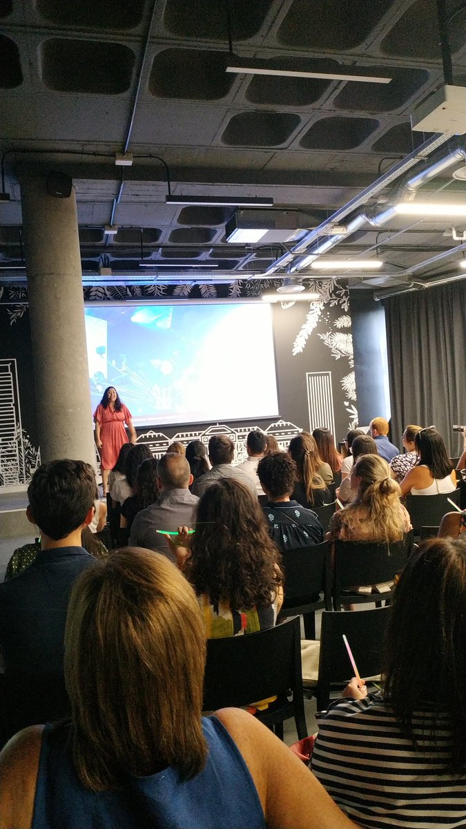 MomInBusiness_'s tweet image. Enjoying the talk from @ivapb about how to use technology to create a positive life. #talentgardenmadrid #beyondblackmirror