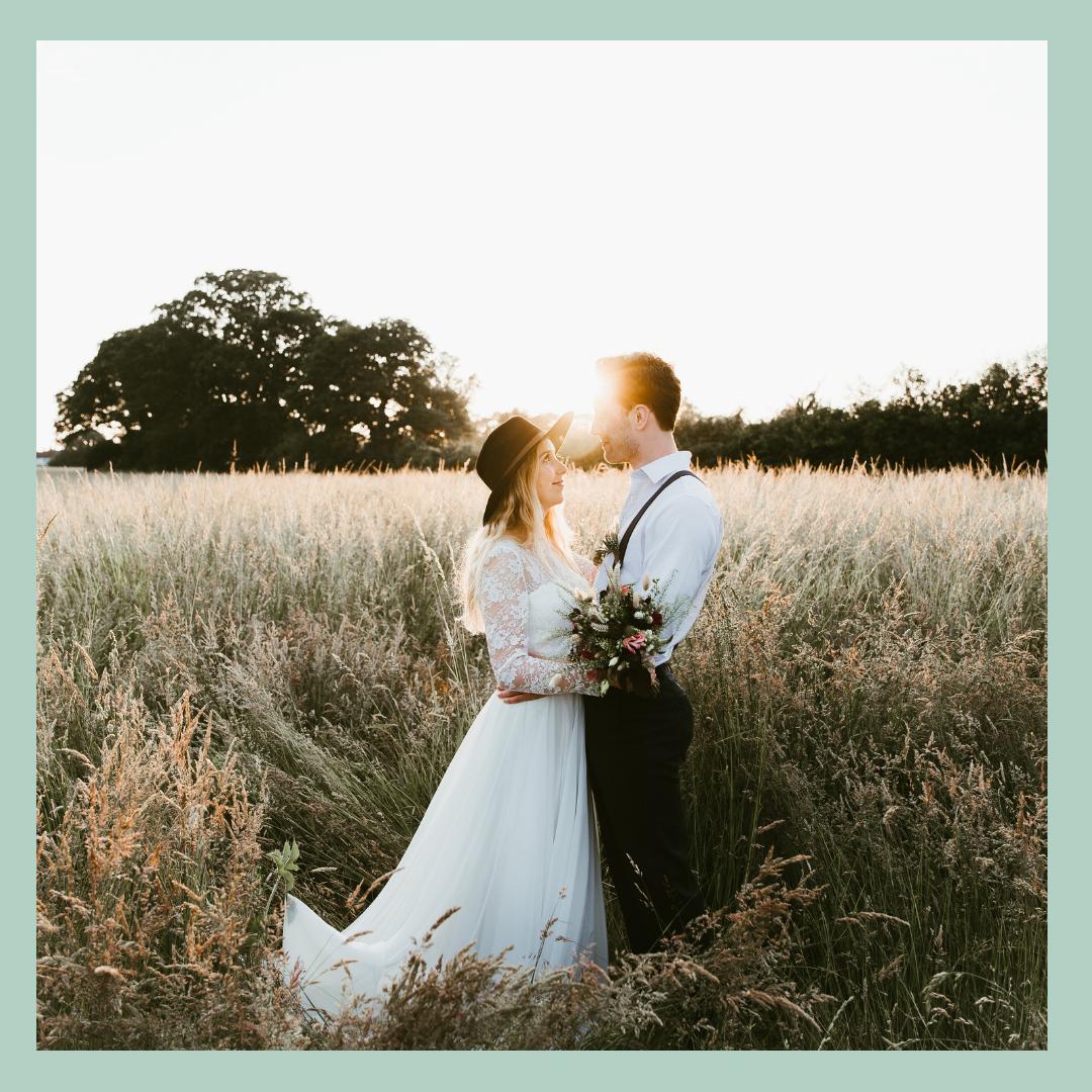 CWareDesigns's tweet image. It's going to be a scorcher this weekend, so make sure you keep you and your wedding party hydrated!

#withcharlotte

#kentweddingsupplier #hairandmakeupstylists #kentweddingdresses #summerwedding