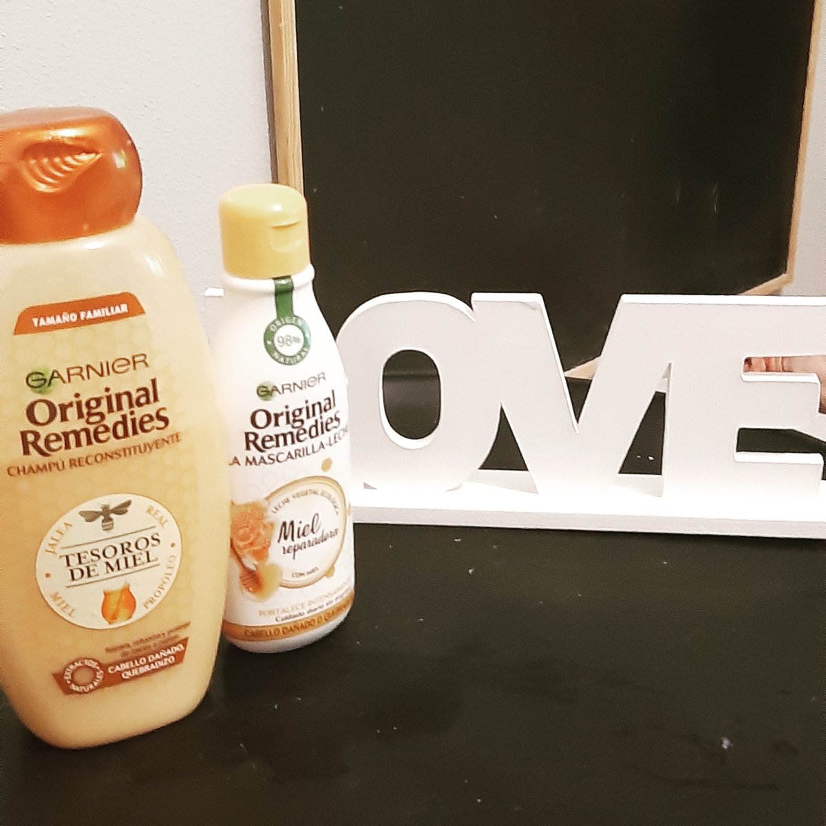 EvaPereiraV's tweet photo. por fín encontré la pareja perfecta su fabulosa mascarilla de leche reparadora de miel de original remedies su tacto es como si te estuvieras poniendo leche evaporada en el pelo, es muy fácil su aplicación raiz-puntas y luego un rápido aclarado,  @garnier_es
@trnd_es
#garnier https://t.co/wJJiyu5Hwj